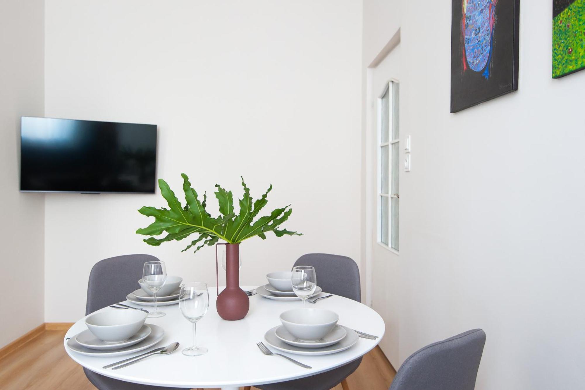 Emilia Apartment *